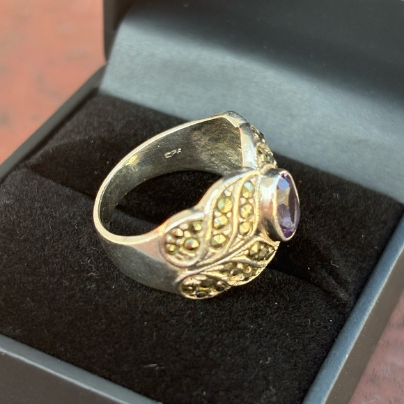 Vintage Amethyst & Marcasite Sterling Silver Ring - Picture 7 of 9